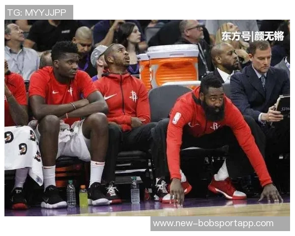 保罗私下向小卡请教战术遭小范严厉警告引发热议