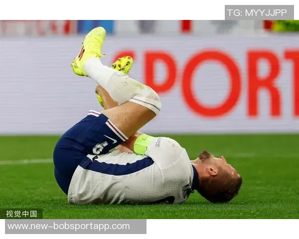 刘越批评裁判判罚点球过于牵强认为其业务水平不足影响比赛公正性